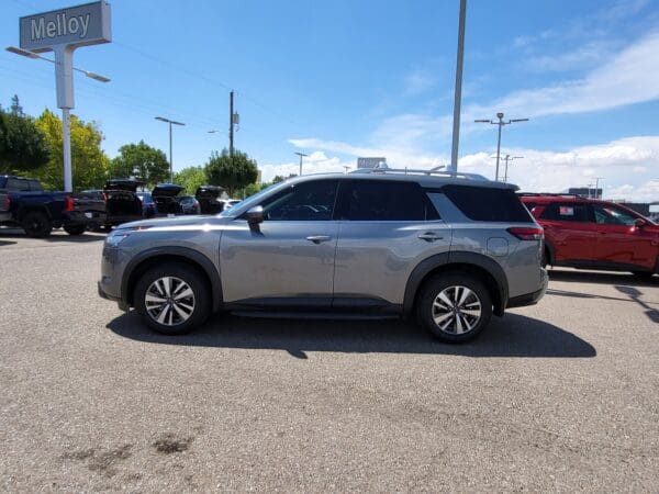2023 Nissan Pathfinder - Image 2