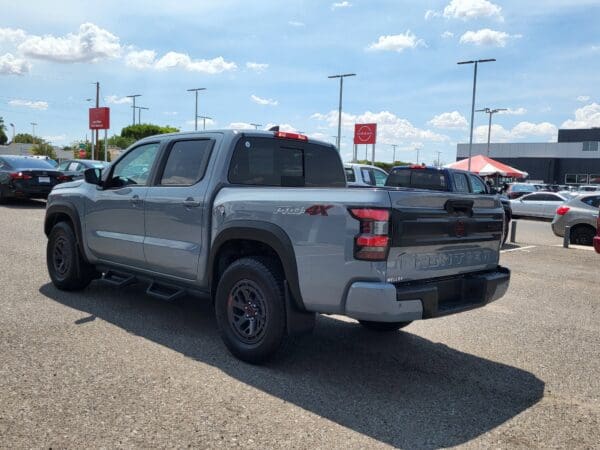 2025 Nissan Frontier - Image 3