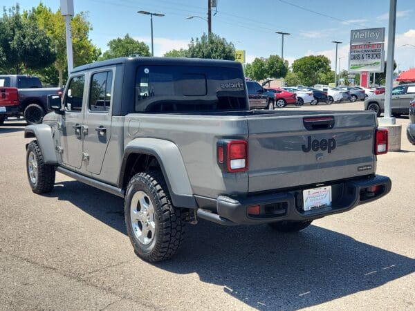 2021 Jeep Gladiator - Image 3