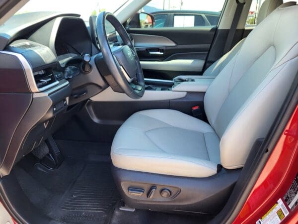2024 Toyota Grand Highlander - Image 8