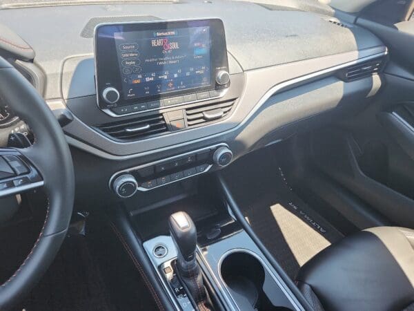 2025 Nissan Altima - Image 9