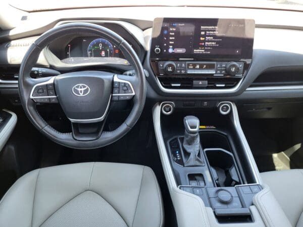 2024 Toyota Grand Highlander - Image 11