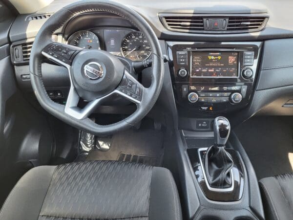 2020 Nissan Rogue - Image 11
