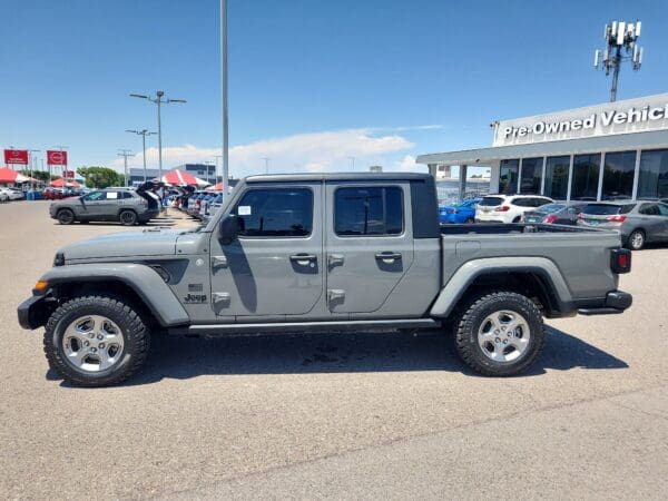 2021 Jeep Gladiator - Image 2