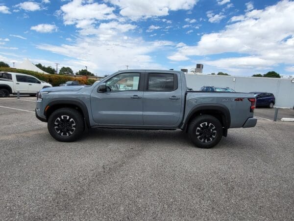 2024 Nissan Frontier - Image 2