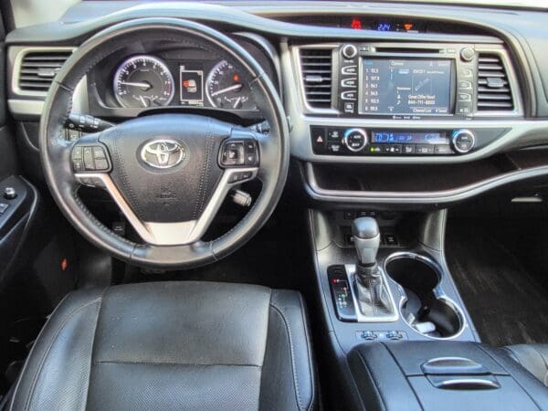2018 Toyota Highlander - Image 11