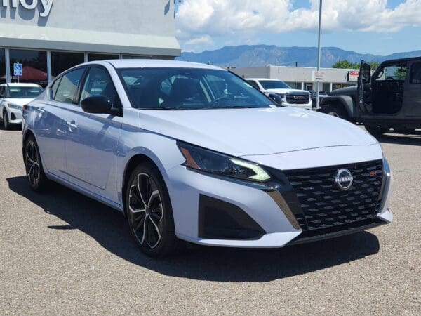 2025 Nissan Altima - Image 4