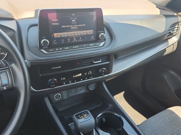 2023 Nissan Rogue - Image 10