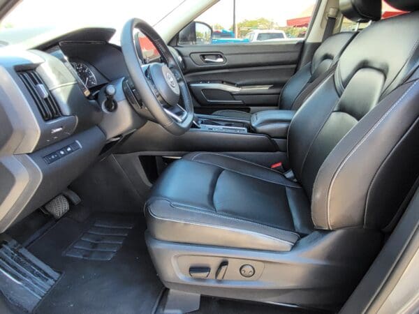 2023 Nissan Pathfinder - Image 8