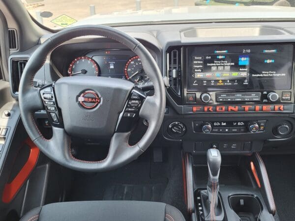 2025 Nissan Frontier - Image 13