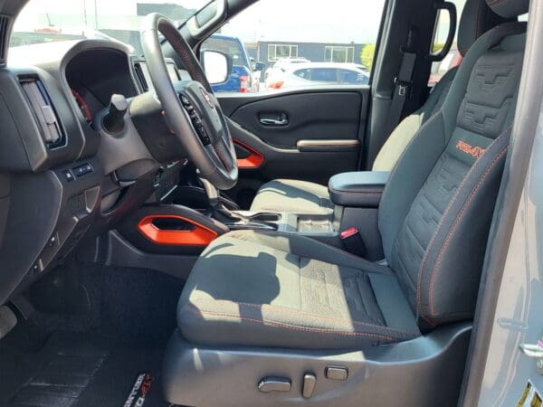 2025 Nissan Frontier - Image 8