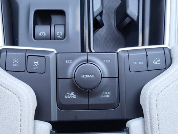 2024 Toyota Grand Highlander - Image 29