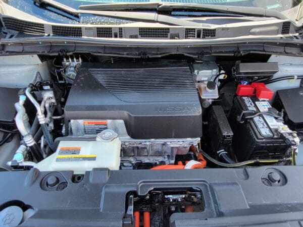 2019 Nissan LEAF - Image 17