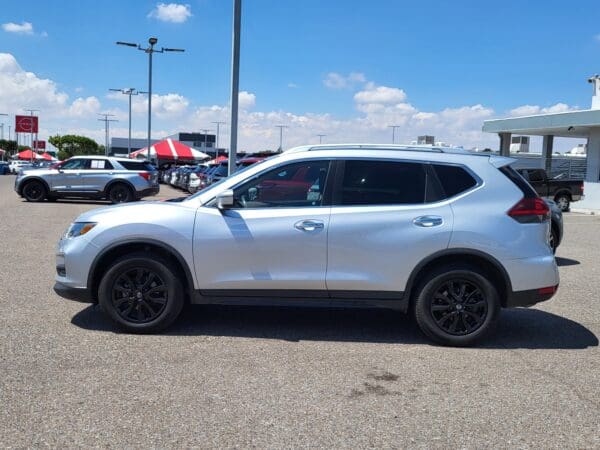 2020 Nissan Rogue - Image 2