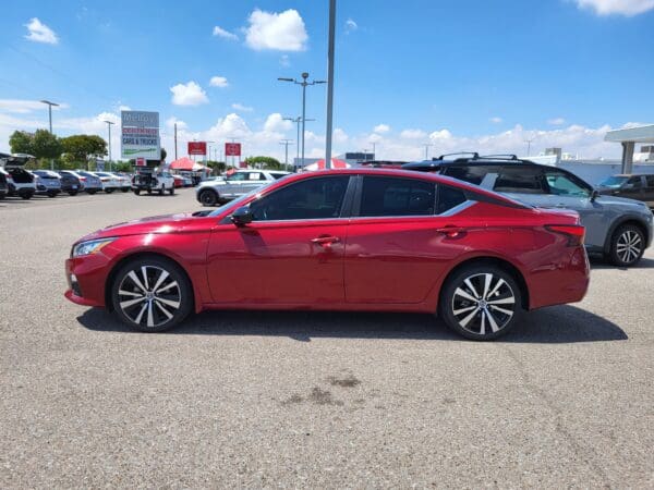 2022 Nissan Altima - Image 2
