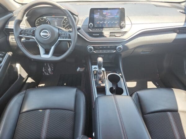 2025 Nissan Altima - Image 17