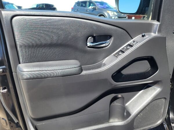 2023 Nissan Frontier - Image 7