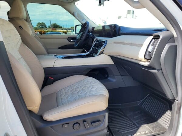 2025 Nissan Armada - Image 17