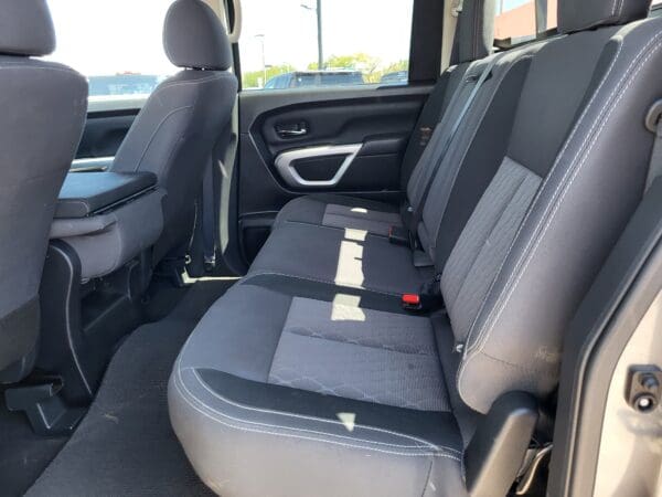2023 Nissan Titan - Image 10