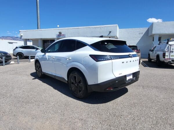 2025 Nissan Murano - Image 3