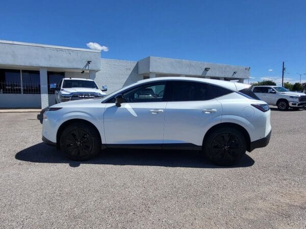 2025 Nissan Murano - Image 2