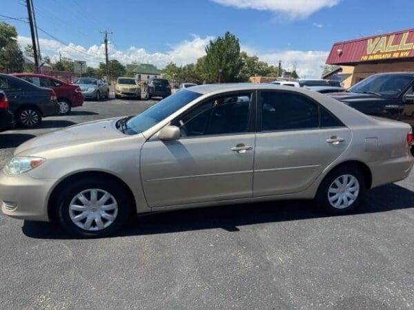 2005 Toyota Camry - Image 2