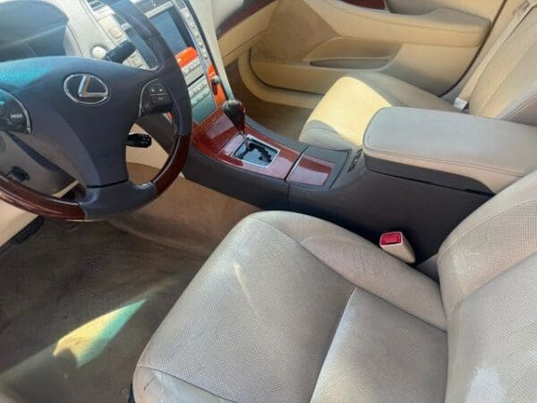 2011 Lexus ES - Image 5