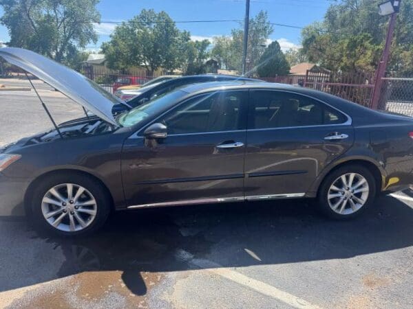 2011 Lexus ES - Image 2