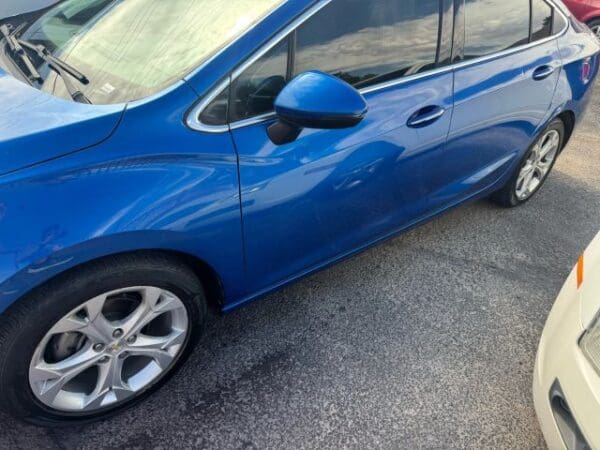 2017 Chevrolet Cruze - Image 2