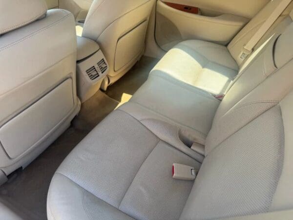 2011 Lexus ES - Image 6