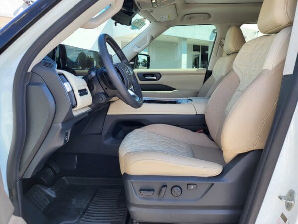 2025 Nissan Armada - Image 8