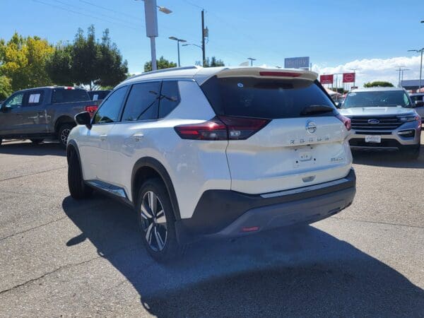 2021 Nissan Rogue - Image 3