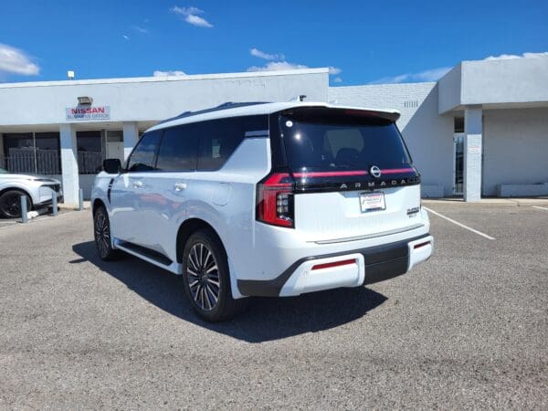 2025 Nissan Armada - Image 3