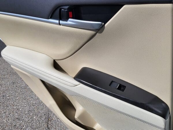 2021 Toyota Camry - Image 11