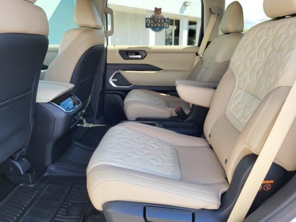 2025 Nissan Armada - Image 9