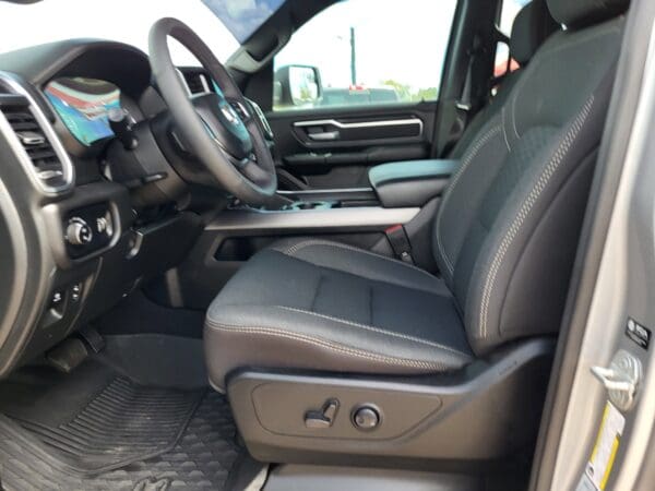 2025 Ram 1500 - Image 8