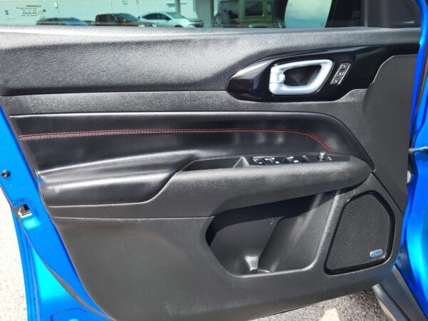 2023 Jeep Compass - Image 6