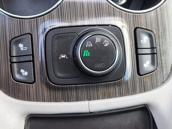2023 GMC Acadia - Image 28