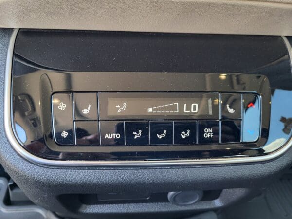 2025 Nissan Armada - Image 12
