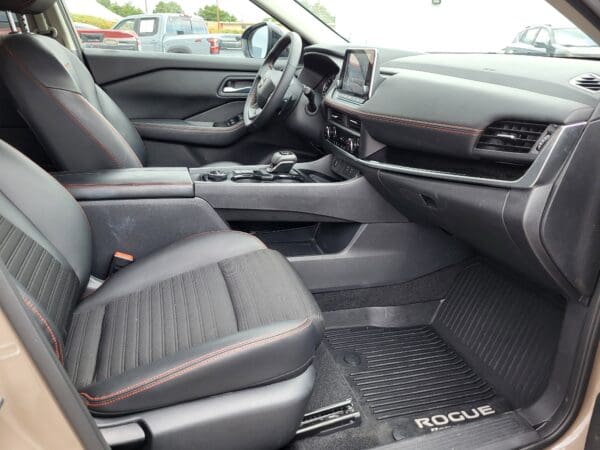 2025 Nissan Rogue - Image 14