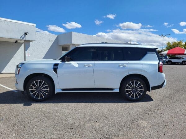 2025 Nissan Armada - Image 2