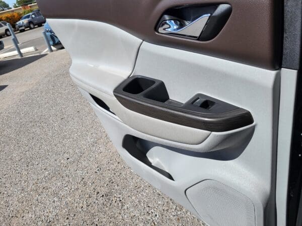 2023 GMC Acadia - Image 11