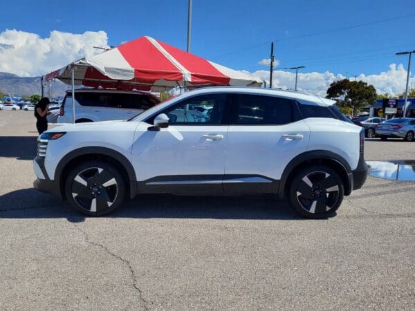 2025 Nissan Kicks - Image 2