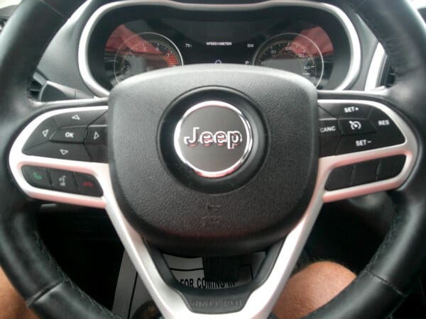2017 Jeep Cherokee - Image 11