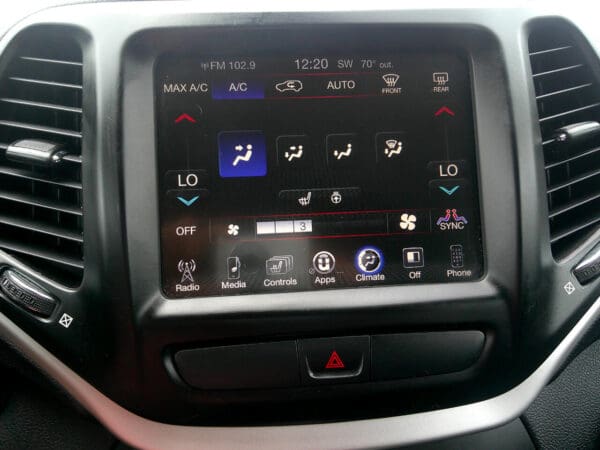 2017 Jeep Cherokee - Image 12