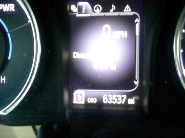 2015 Toyota Camry Hybrid - Image 10