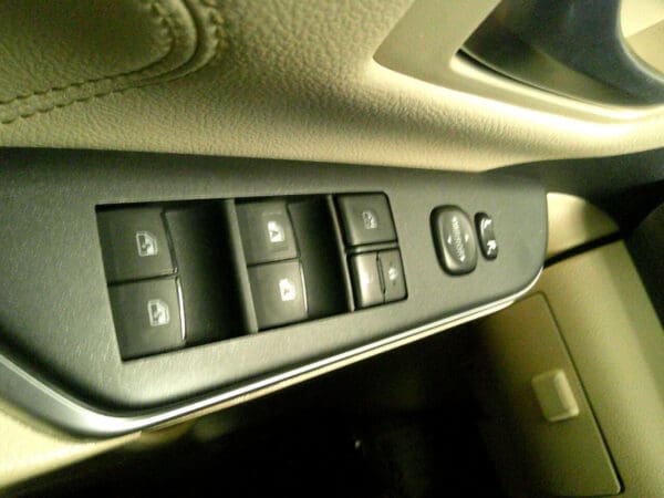 2015 Toyota Camry Hybrid - Image 14