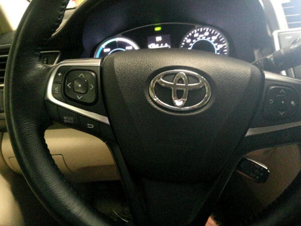 2015 Toyota Camry Hybrid - Image 16