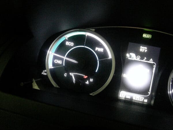 2015 Toyota Camry Hybrid - Image 17