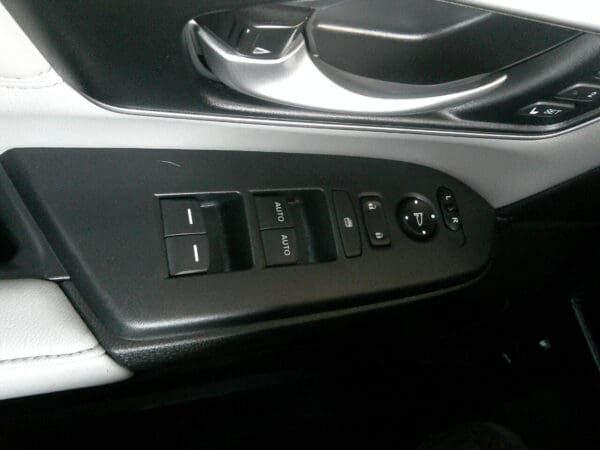 2017 Honda CR-V - Image 8